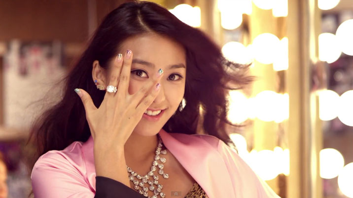 Sistar Bora’s Takes “Janus” Selca