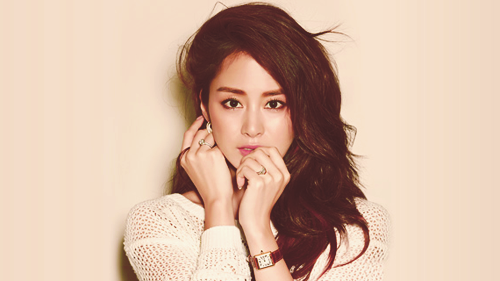 Kim Tae Hee Poses Intimately with an Unknown Man in Her Pre-Debut Photo