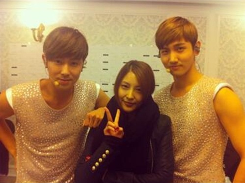 BoA Shows Support for DBSK World Tour