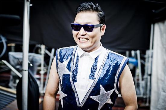 Who Is PSY with This Time? England’s Jonathan Ross!