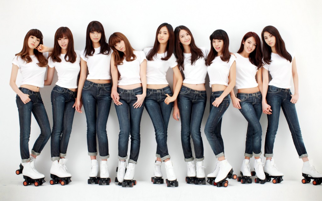Who Wore It Best: Celebs Rock White Tees and Jeans