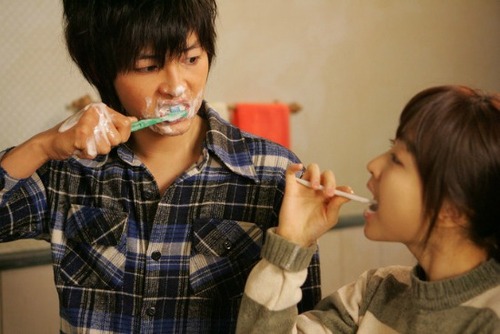 Song Joong Ki and Park Bo Young Look Cute Together with Giant Peperos