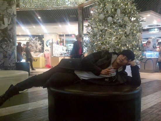 2PM’s Ok Taecyeon’s Street Selca