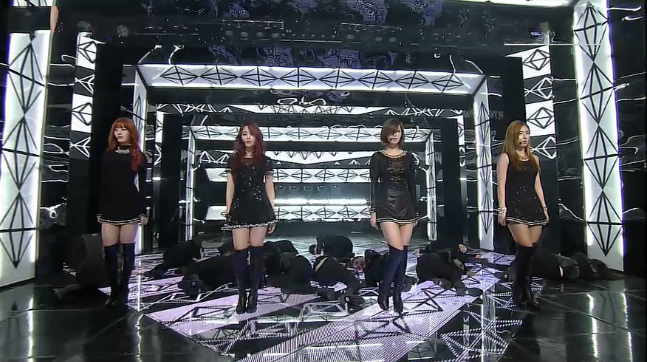 Secret Performs “Talk That” for Inkigayo Comeback