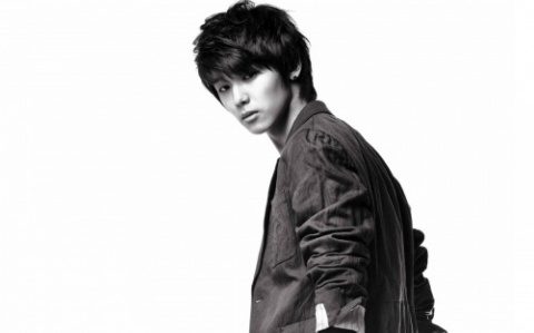 CNBlue’s Kang Min Hyuk Doesn’t Need Photoshop to Look Good