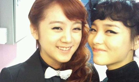 Wonder Girls’ Sunye and Hyelim Share 4 Feel-Good Selcas