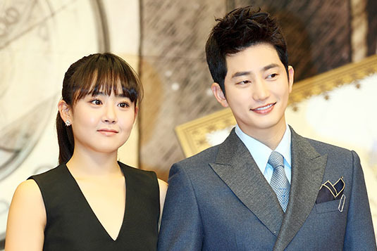 Are Park Shi Hoo and Moon Geun Young Getting Too Friendly?