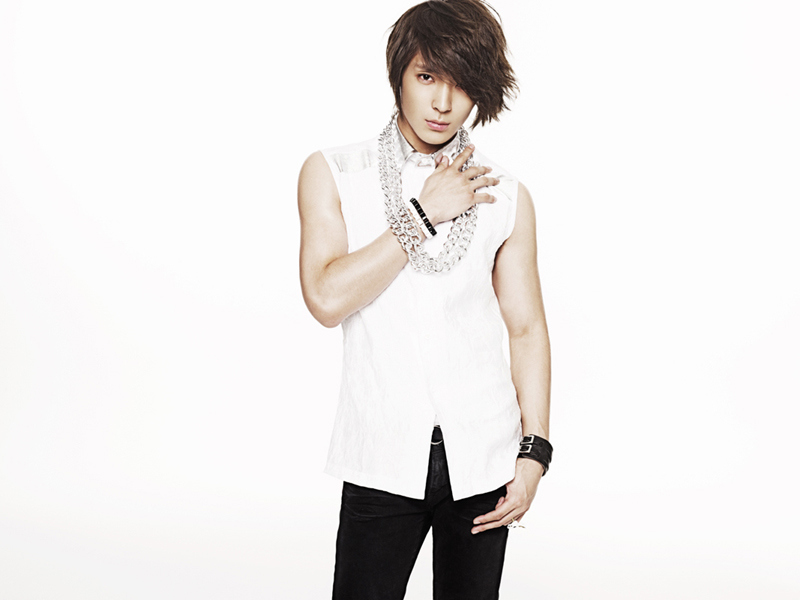 FT Island’s Choi Jong Hun Displays Toned Body For L’Officiel