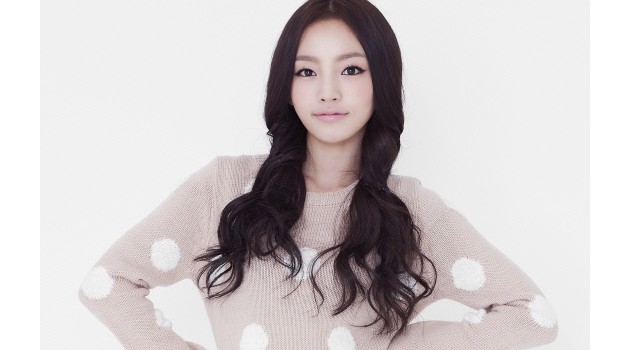 KARA’s Hara Promotes “First Time” Soju on Twitter Since CF Ban
