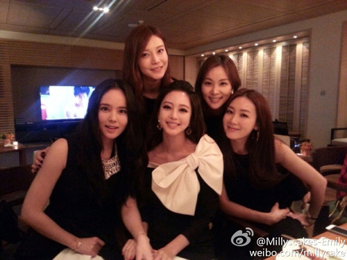 Five Beautiful Actresses Gather to Take a Picture