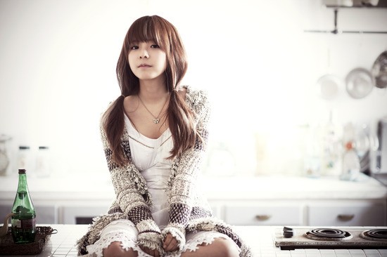 Juniel Looks Adorable in Fur-hooded Coat