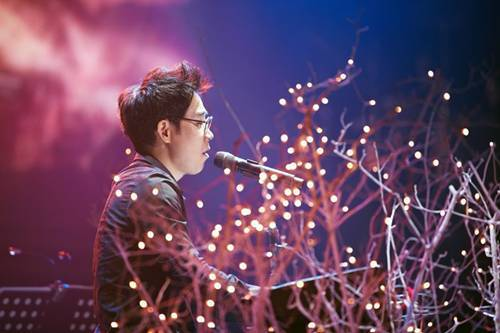 Kim Yeon Woo Cries during His Concert for His Fan Who Died before Attending His Show