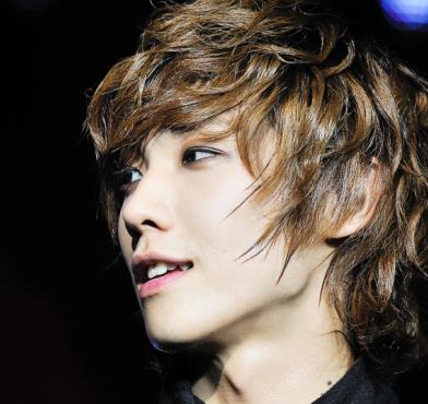 Lee Joon Makes Time For Fans In The Cold