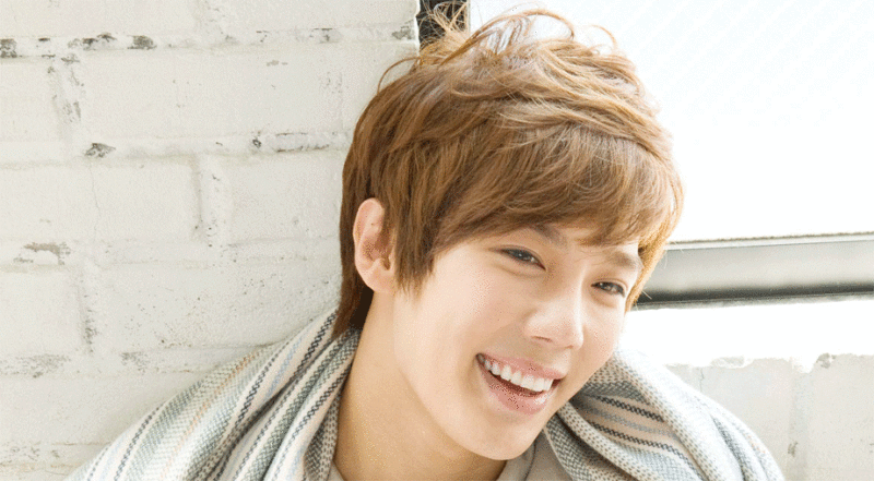 SS501’s Park Jung Min Holds Fan Signing Event for Single “Beautiful”