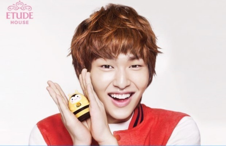 SHINee’s Onew’s Old B-Day Photo & Message Resurfaces and Confuses Fans