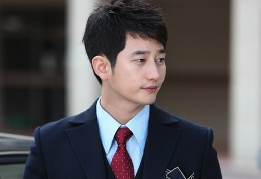 Park Shi Hoo Achieved His Toned Body through Yoga!