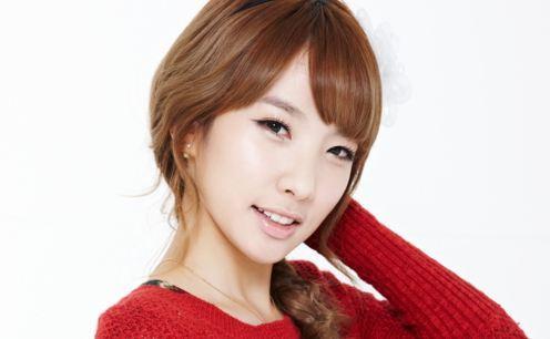 Rainbow’s Jisook Reveals: “One of Our Members Uses Booty Padding”