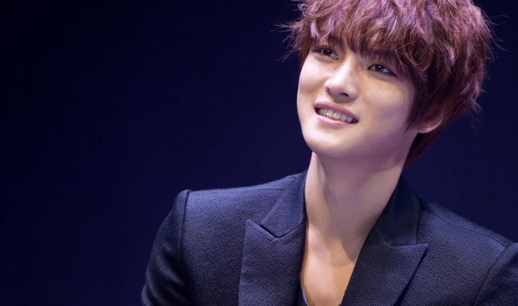 JYJ’s Jaejoong Poses with American Film Director Tim Burton