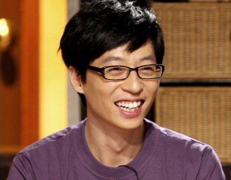 “Nation’s MC” Yoo Jae Suk Amuses Netizens with His Naughty Hand