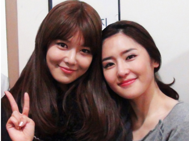 Girls’ Generation’s Sooyoung Shows Support for Sister’s Role in Musical