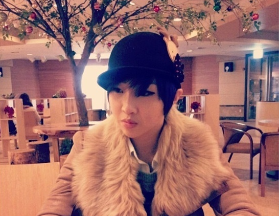 2NE1’s Minzy Looks Posh in Fashionable Outerwear