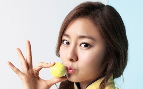 After School Uee’s Selca with Wavy Hair