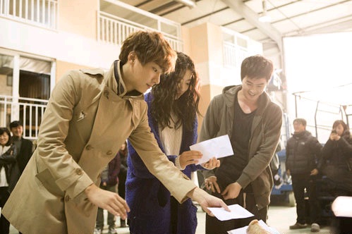 Cast of “Flower Boy Next Door” Come Together to Make Ceremonial Offering
