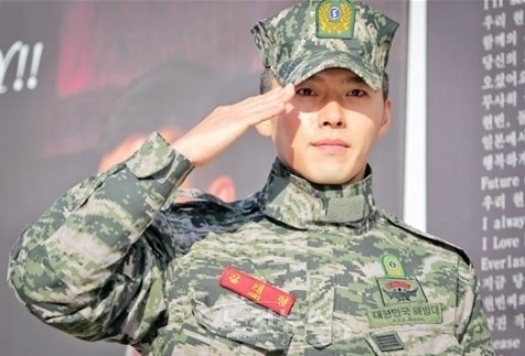 Hyun Bin, Jang Dong Gun, and Joo Jin Mo Get Together to Celebrate Hyun Bin’s Discharge