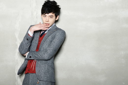 Lee Jong Suk Performs Dangerous Stunts for “School 2013”