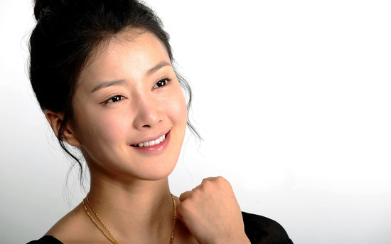 Actress Lee Shi Young Competes to Make Korean National Boxing Team
