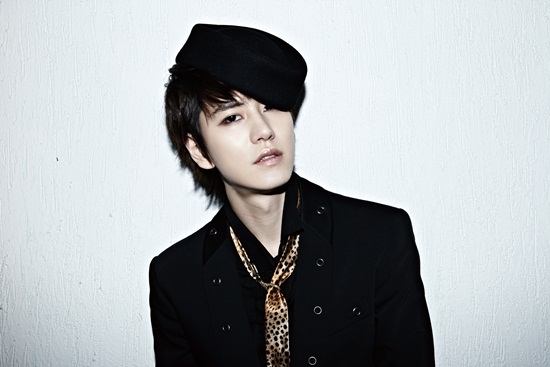 Super Junior Kyuhyun Gets Ready to Dig In