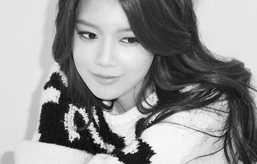 Girls’ Generation’s Gorgeous Sooyoung Poses for Bazaar