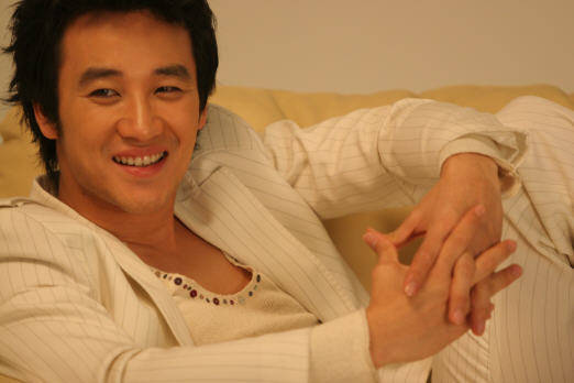 Uhm Tae Woong Joins Upcoming Drama “Level Seven Civil Servant”