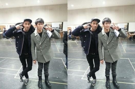 2AM’s Seulong and Cha Seung Won Show Off Long Legs