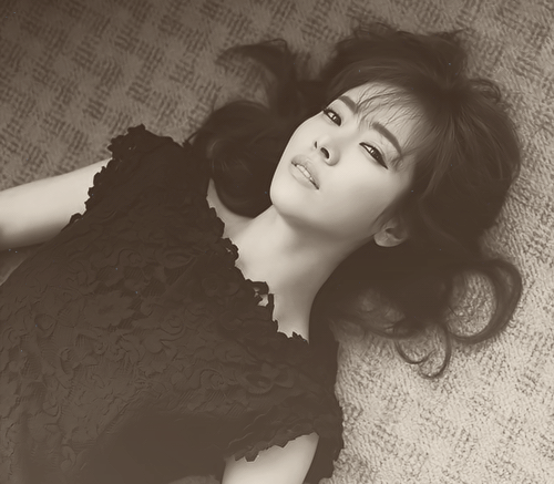 Han Ji Min Looks Chic with Her New Two Toned Hair Color