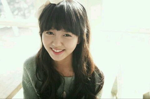 Kim So Hyun’s Face Is the Size of a Giant Lollipop!