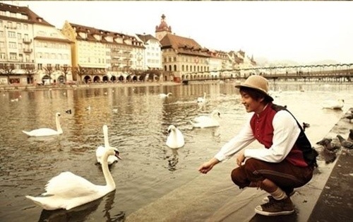Lee Jun Ki Looks Like a Prince Out of Fairy Tale