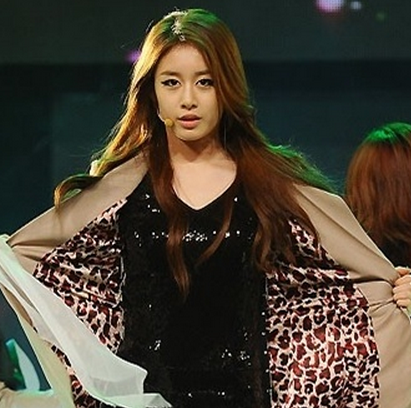 K-Pop Idols with AB Blood Types: Sociable, Rational, and Critical? | Soompi
