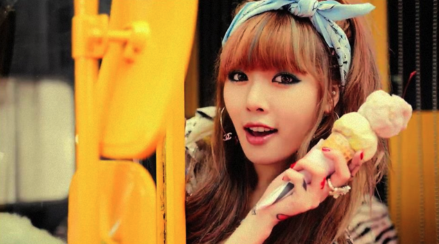 HyunA Attracts Attention with Mature Figure During Middle School Days