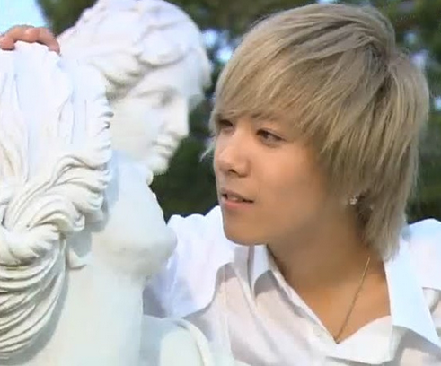 K-Pop Idols with AB Blood Types: Sociable, Rational, and Critical? | Soompi