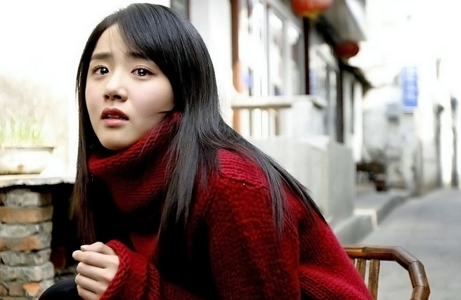 Moon Geun Young Falls Asleep on the Set of “Alice in Cheongdamdong”
