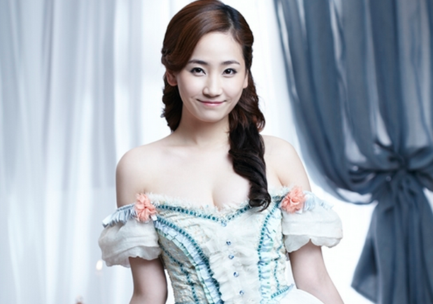 Wonder Girls’ Ye Eun Transforms into Fair Lady Constance