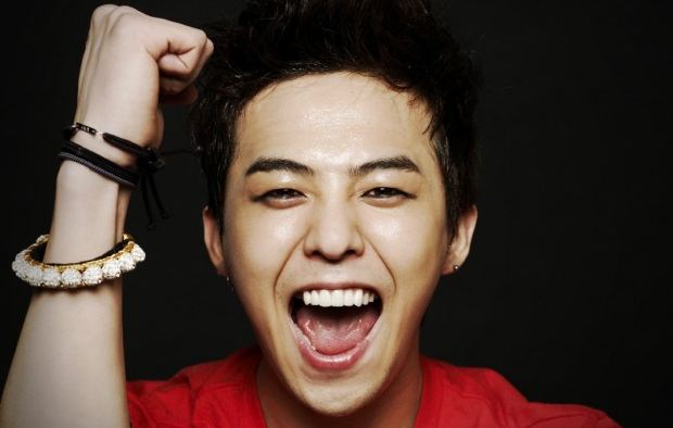 G-Dragon Transforms into a Sad Kitten with Blue Eyes