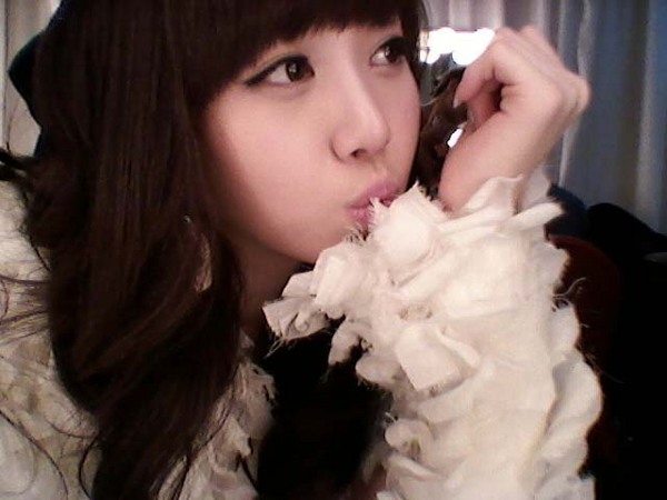 Girl S Day Yura Reveals The Top Of Her Boob Soompi