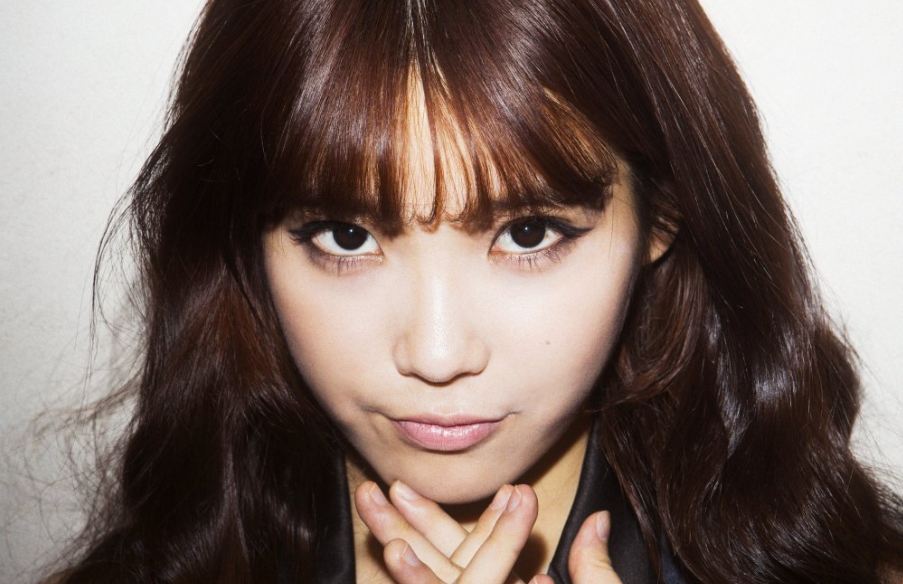 IU Sends Thanks to Lee Hyun Woo’s Mother via Broadcast