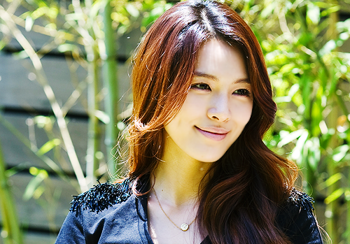 Kahi Updates Her Fans with a New Selca