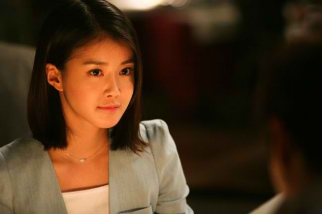Actress Lee Si Young Poses for Ceci and Talks About Her Upcoming Movie