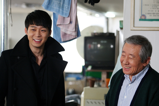 Park Yoo Chun Goes Back to “I Miss You” Set Immediately After 2012 Award Ceremonies