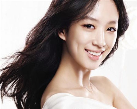 Actress Jung Ryeo Won Shoots Last Scene For “The King of Dramas”