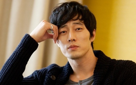 So Ji Sub’s Short but Powerful “Thank You” Message Garners Attention